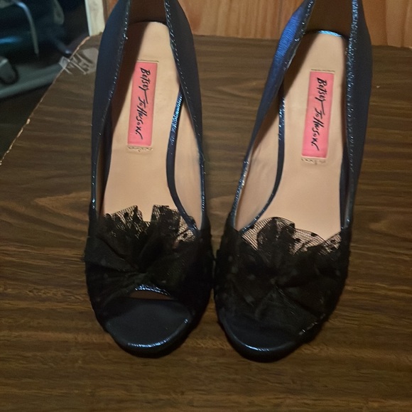 Betsey Johnson Designer Heels with Bows size 6. Super cute with pika dot heel!!! - Picture 6 of 6